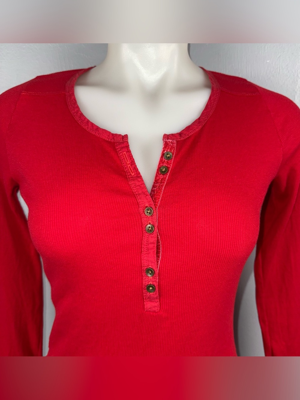 Hollister Henley Top Women’s M Red Y2K V-Neck Fitted Long Sleeves Retro - Picture 2 of 8